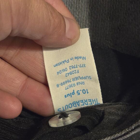 black Mid rise flare studded size 10.5 plus - Picture 6 of 8